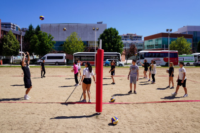 Plaj Voleybolu Kursları Başladı