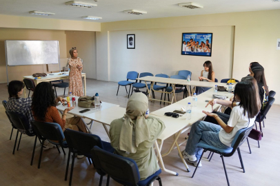 Gençlik Merkezinde İşaret Dilini Öğreniyorlar