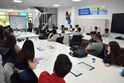 Tepebaşı Sosyal Kuluçka Merkezi Gençlere Işık Oluyor