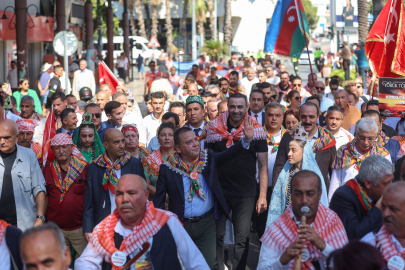 Antalya Caddeleri Yörük Göçüyle Şenlendi 