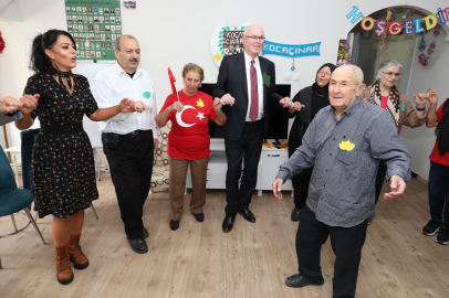 Başkan Kurt, Koca Çınarları Yalnız Bırakmadı