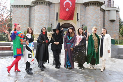 Düşündüren Masallar Şenliği'nde Çocuklar Doyasıya Eğlendi