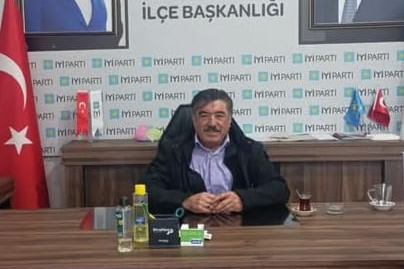 İki Kamyon Bir Kepçeyle Bu Yol 30 Yılda Bitmez!