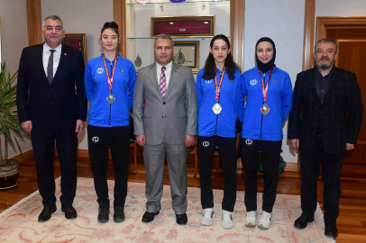 Şampiyon sporcular Rektör Adıgüzel’i Ziyaret Etti