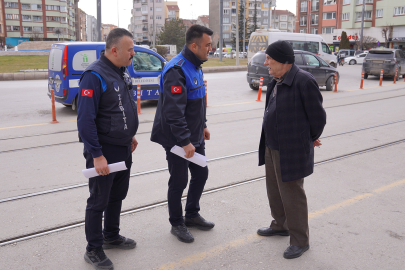 Zabıta Ekipleri Vatandaşları Bilgilendirdi