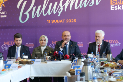 AK Parti İl Başkanı Albayrak: "Heykeller Bizi Kurtarmayacak!"