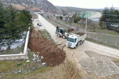İnönü’de Mezarlıkların Etrafı Düzenleniyor