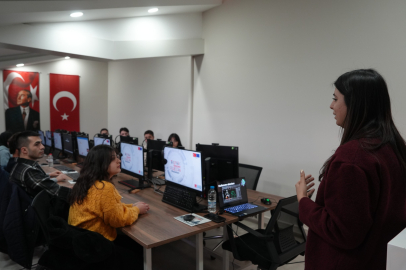 Dijital Gençlik Merkezi Gençlerin Geleceğine Yön Veriyor