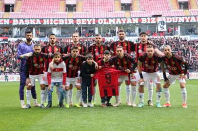 Eskişehirspor Kaş Kınık Spor'u Farklı Geçti