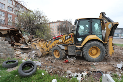 Odunpazarı Belediyesi Yenidoğan Mahallesi’nde ki Metruk Binayı Yıktı