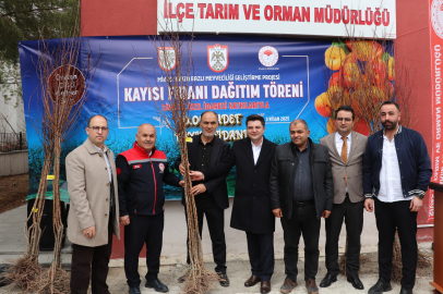 Kayısı Fidanları Üreticilerle Buluştu