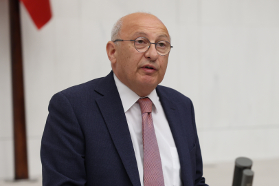 CHP'li Çakırözer: "Kıbrıs Davamız Elimizden Gidiyor! "