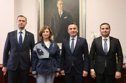 Başkan Dökmeci'den Ayşe Ünlüce'ye Ziyaret
