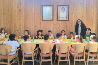 Çocuklar Kartondan Kukla Yaptı