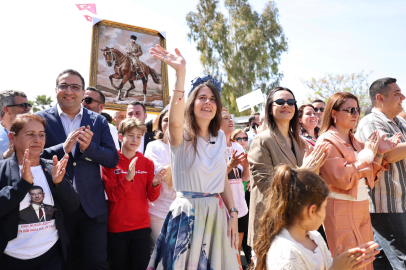 Alaçatı Sokakları Doğayla, Tatla ve Müzikle Doldu!
