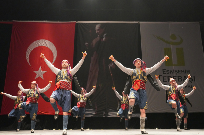 Halk Dansları Topluluğundan Muhteşem Gösteri