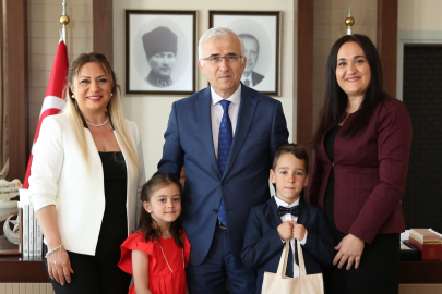 Miniklerden Rektör Çolak Ziyaret