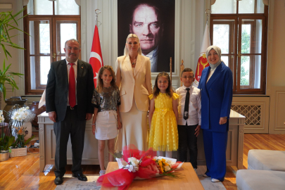 Başkan Subaşı 23 Nisan'da Makamında Çocukları Ağırladı