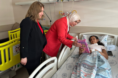 AK Parti İl Kadın Kolları Tedavi Gören Çocukların Bayramını Kutladı