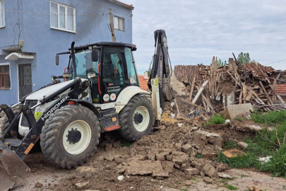 İnönü’de Metruk Binalar Yıkılıyor