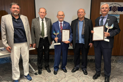 Prof. Dr. Yılmaz Büyükerşen'e Onursal Üyelik Ödülü