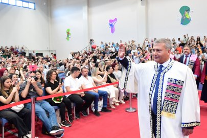 Anadolu Üniversitesi 7'den 77'ye Mezunlarını Uğurladı