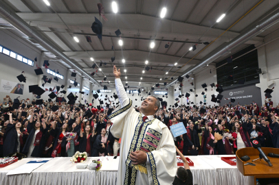 Anadolu Üniversitesi Mezuniyet Törenleri Devam Ediyor