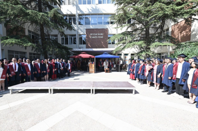 Anadolu Üniversitesi’nde Mezuniyet Coşkusu Sürüyor