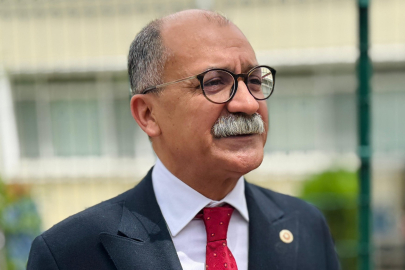 Biz Bu Partiyi Ne Saraya Teslim Ederiz, Ne de İhtiraslara Kurban Veririz!