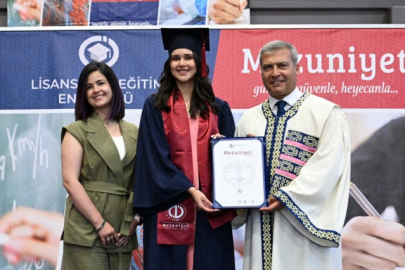 Venezuelalı Diplomat da Mezuniyet Sevinci Yaşadı