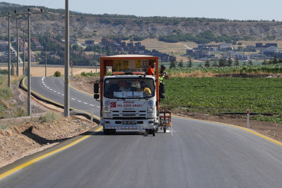 Büyükşehir Yol Çizgi Boyama Çalışmalarını Sürdürüyor