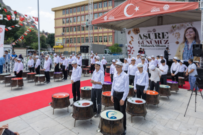 Geleneksel 40 Hatimli Şifalı Aşure Dağıtımı Coşkuyla Gerçekleşti