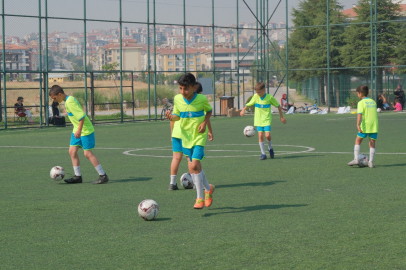 Yaz Futbol Okulu Minik Sporcularla Şenlendi
