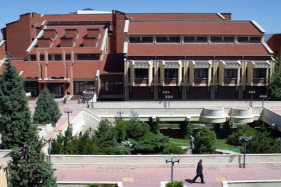 Anadolu Üniversitesi Kütüphanesi Bilgiye Açılan Kapı
