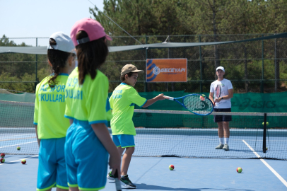 Tenis Kortlarında Yaz Coşkusu