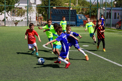 Süreyya Özkefe anısına Minikler Futbol Turnuvası