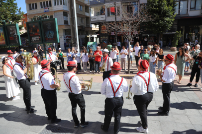 Kurtuluş Coşkusu Bando Gösterileri İle Taçlandı