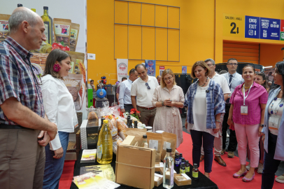Başkan Ünlüce Tarım Fuarını Ziyaret Etti