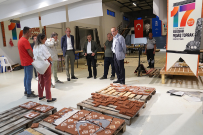 Başkan Ataç ve Özaydemir Fırından Çıkan Eserleri İnceledi