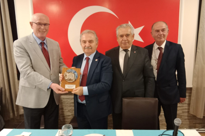 ATA  Partisi Genel Başkanı Zeybek Ahbaplar Grubunun Konuğu Oldu