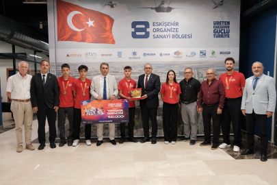 Teknofest Birincileri Ödüllerini Başkan Küpeli'ye Takdim Etti