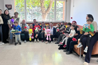 Minikler Yaşlılar Günü'nde Büyüklerini Unutmadı