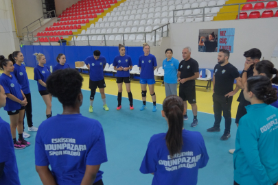 Şehrin Kızları Süper Ligde Yoluna Devam Ediyor
