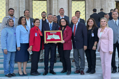 CHP Seyitgazi İlçe Yönetimi Genel Başkan Özgür Özel'le Bir Araya Geldi