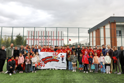 Kız Çocukları Eskişehirspor'la Hayallerine Koştu