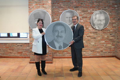 String Art Atatürk Sergisi Açıldı