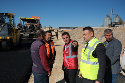 Sivrihisar’da Sıcak Asfalt Çalışmaları Sürüyor