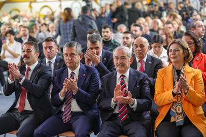 Bu Karanlığın İçinden Güzel Bir Gelecek Çıkaracağız