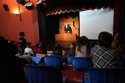 Atatürk Minik Yüreklerde Yaşatıldı