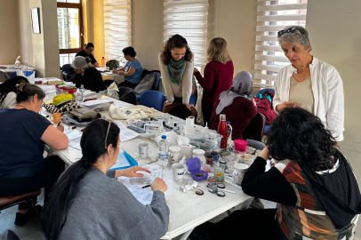 Kadınlar Çini Sanatıyla Kendi Hikayelerini Yazıyor